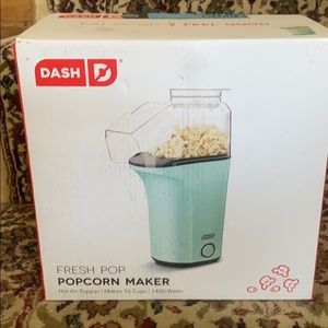 Dash Popcorn Maker NWT